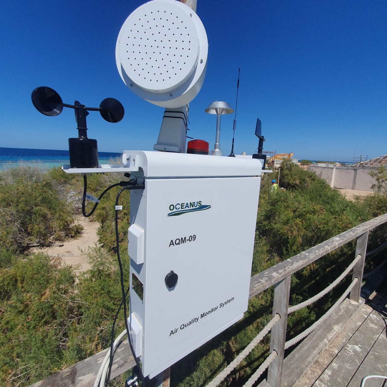 Oceanus AQM-09 Air Quality Monitoring Station Multi Gas PM2.5 PM10 TSP Weather Sensor Solar Powered Factory Residential Air Monitor